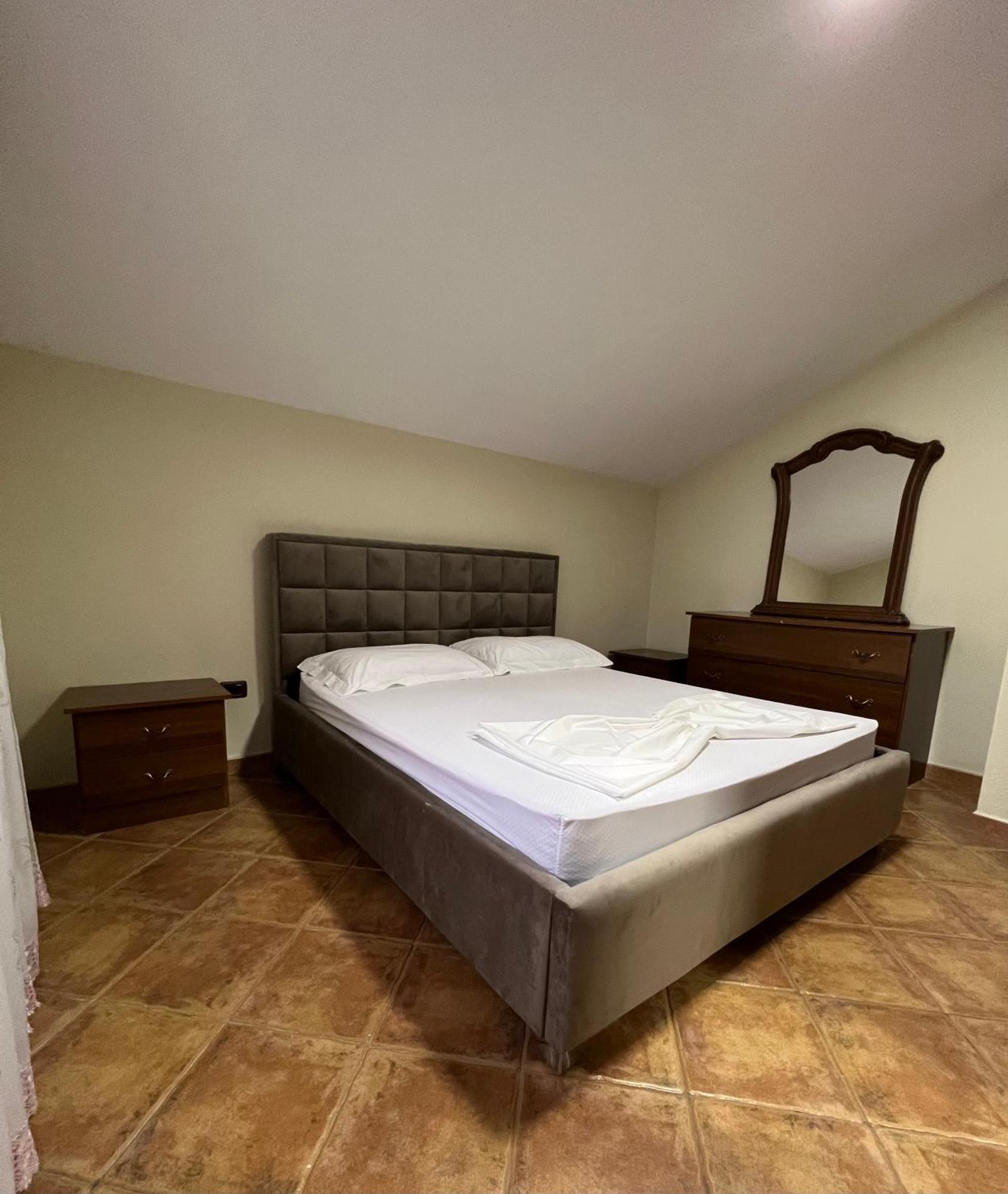 Villa Sokoli, Enjoy Sunset At This Spacious Apartment Tirana Exterior photo